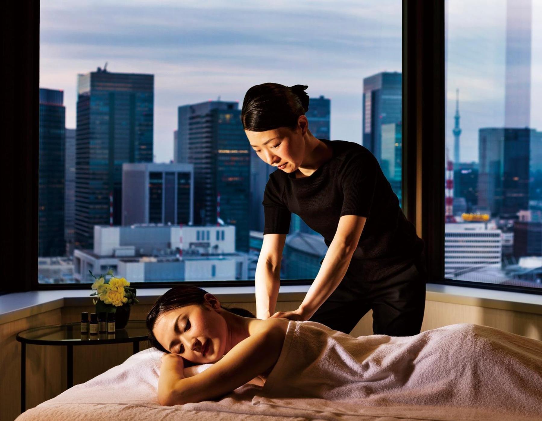 Imperial Hotel Tokyo Esterno foto A massage at a spa
